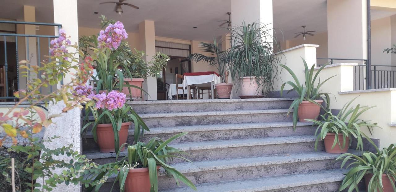 Hotel Scacco Matto Baschi Exterior foto
